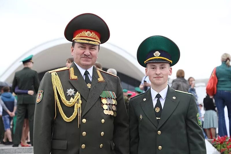 парадная пограничная форма. парадная пограничная форма. форма пагран фойск фсбф рф. прапорщик пограничной службы фсб. парадная форма пограничника фсб.