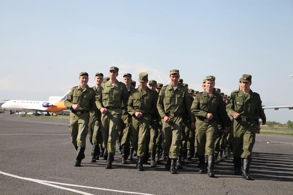 Ротация войск что это. Ротация военнослужащих. Россия Армения солдаты 102 фото. Military Gallery.