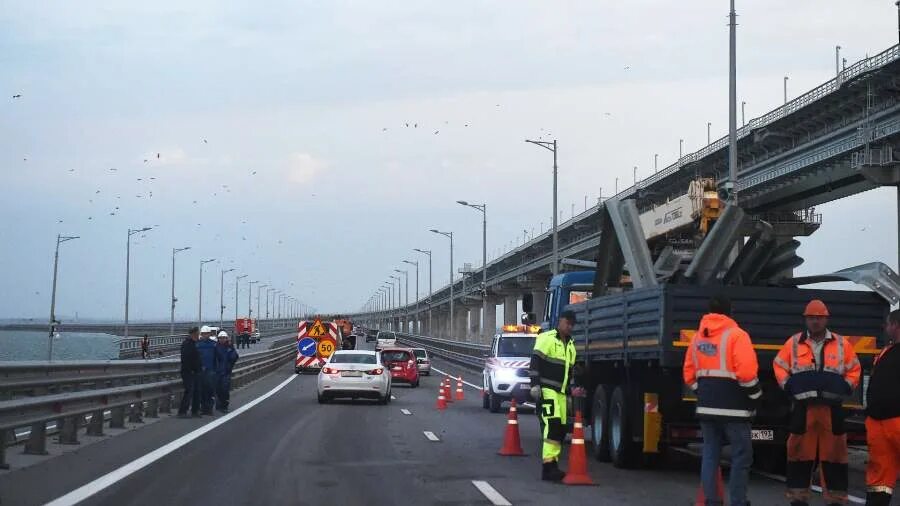 Атака на крымский мост 2022. Крымский мост сейчас 2022. Подрыв крымского моста 17 июля 2023. Что сегодня на крымском мосту последние. Крымский мост 2023.