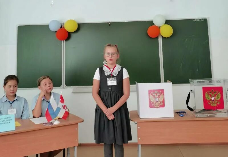 Выбран президентом класса. Президент класса. председатель класса в школе. 4 классники. 4 класс фото.