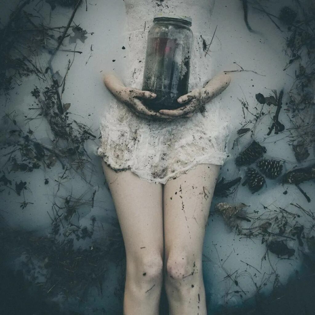 она движется плавает в формалине