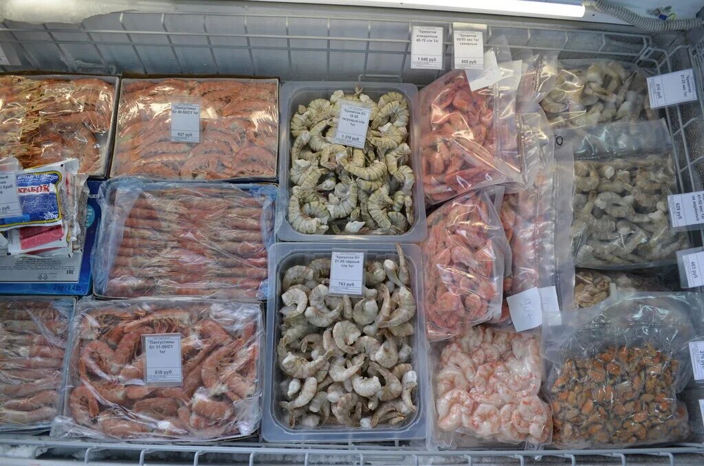 Ип находка. Ассортимент морепродуктов в магазине. Рыба в магазине. Рыбный магазин. Рынок морепродуктов.