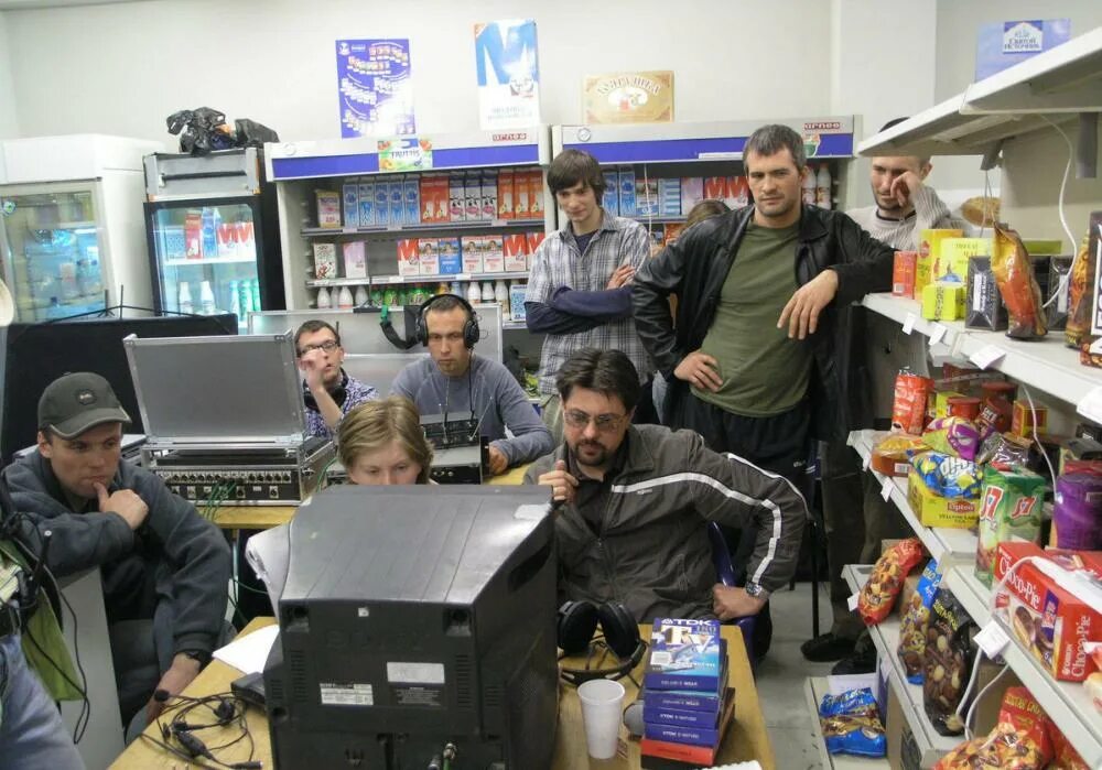 Ночной продавец. Ночной продавец фильм. сухоруков в фильме ночной продавец. ночной продавец фильм 2004 магазин. фильм про продавца в супермаркете.