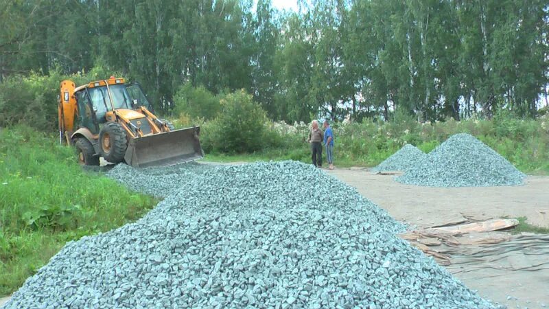 Сколько щебня на дорогу. Щебень 5-20 КАМАЗ. Щебень с4. Отсыпка ЩПС. Подсыпка дорог.