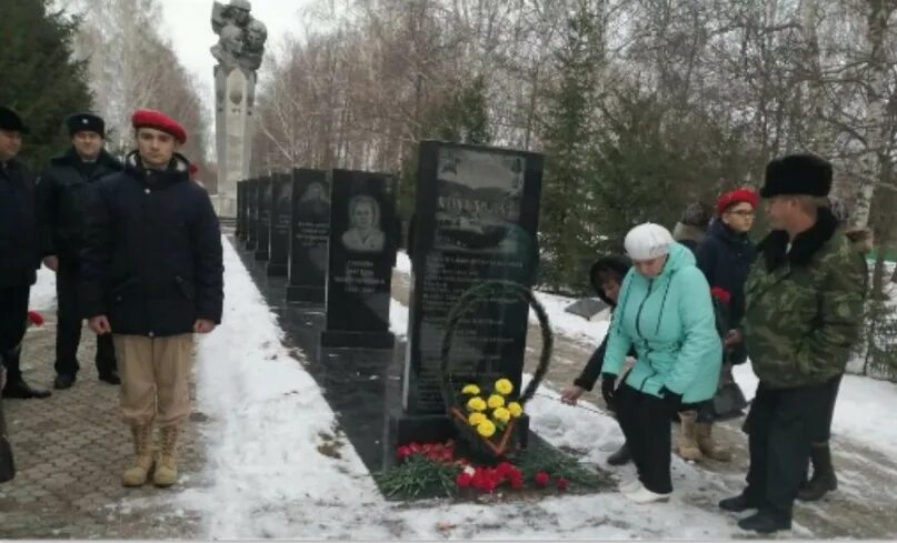 Погода буздяк на 10 дней точный. Комсомольский парк Буздяк. Село Буздяк Комсомольский парк. Вечный огонь Буздяк. Администрация Буздякского района.