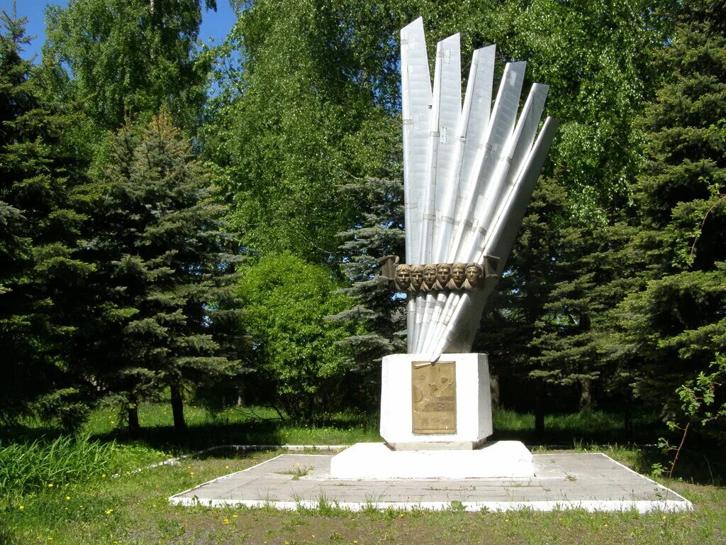 греция памятник пифагора на острове самосе. обелиск на месте казни 5 декабристов в санкт-петербурге. устинов лог воткинск. обелиск муссолини. Cleopatra's needle (new york city).