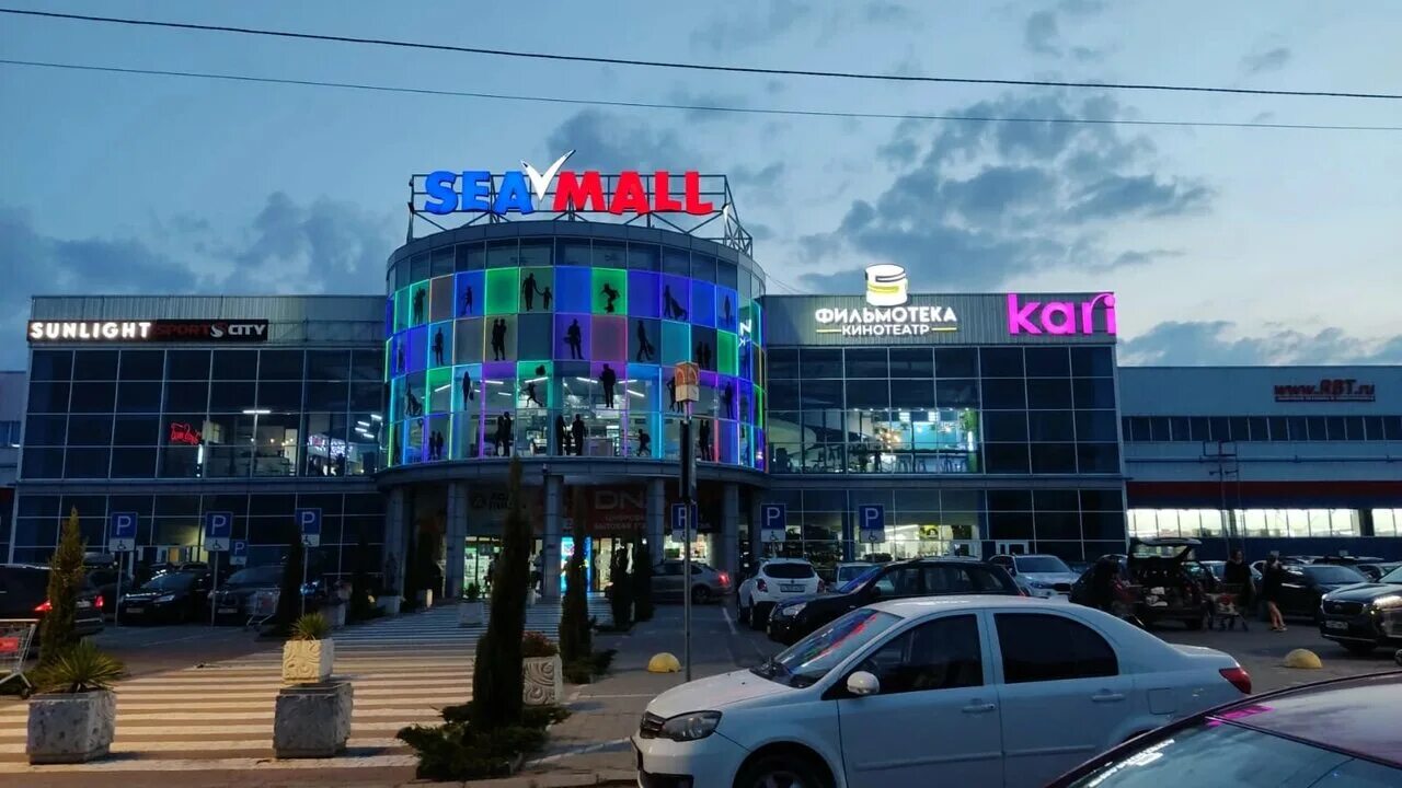 Рекламное агентство севастополь. Кинотеатр Sea Mall Севастополь. Вакуленчука 39 Севастополь. Кинотеатр фильмотека. Наружная реклама в Севастополе.