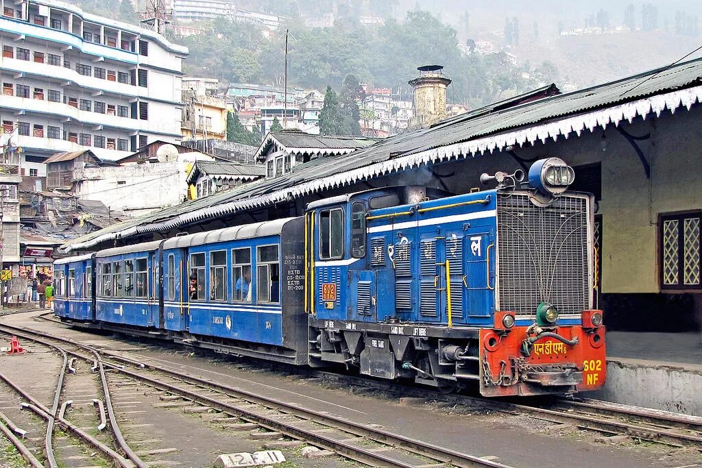 Honey rail. Дарджилинг гималайская железная дорога. Darjeeling 1874. Train Station Train Station 2000. Darjeeling 1884.