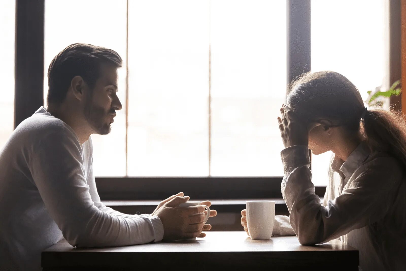 To talk to you because. Беседа мужчины и женщины. Мужчина и женщина беседуют. Беседа мужчин. Мужчина и женщина в кафе.
