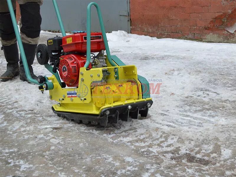 ледокол тротуарный. машинка для уборки льда с тротуаров. ледокол тротуарный. ледокол для тротуаров. ледокол тротуарный.