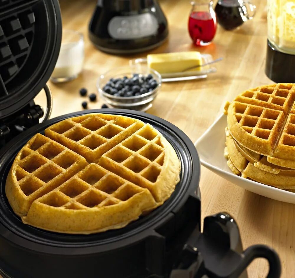 Вафельница kitchenaid 5kwb110. Waffle maker вафельница. Электровафельница для венских вафель. Венские вафли в электровафельнице. Рейтинг вафельница венских