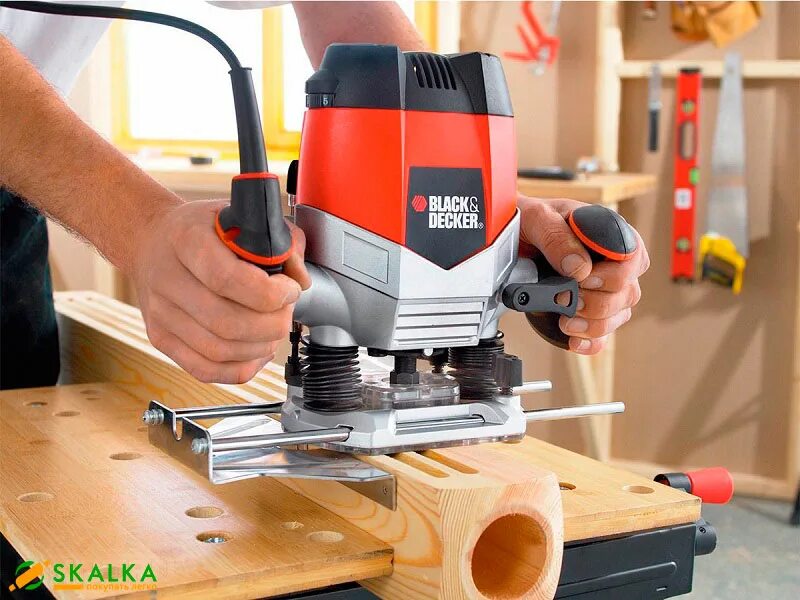 Типы ручных фрезеров по дереву. Фрезер black+decker kw900e. блэк деккер фрезер ручной. фрезер электрический по дереву black decker. фрезеры по дереву блэк деккер.