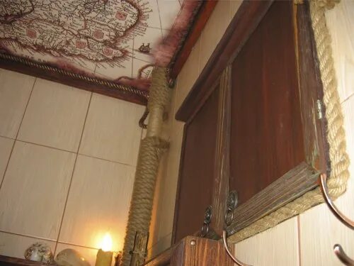 Чем закрыть трубы на потолке. Задекорировать трубы отопления. Обвод трубы для натяжных потолков. Обвод 110 трубы натяжной потолок. Обвод трубы для натяжных потолков.