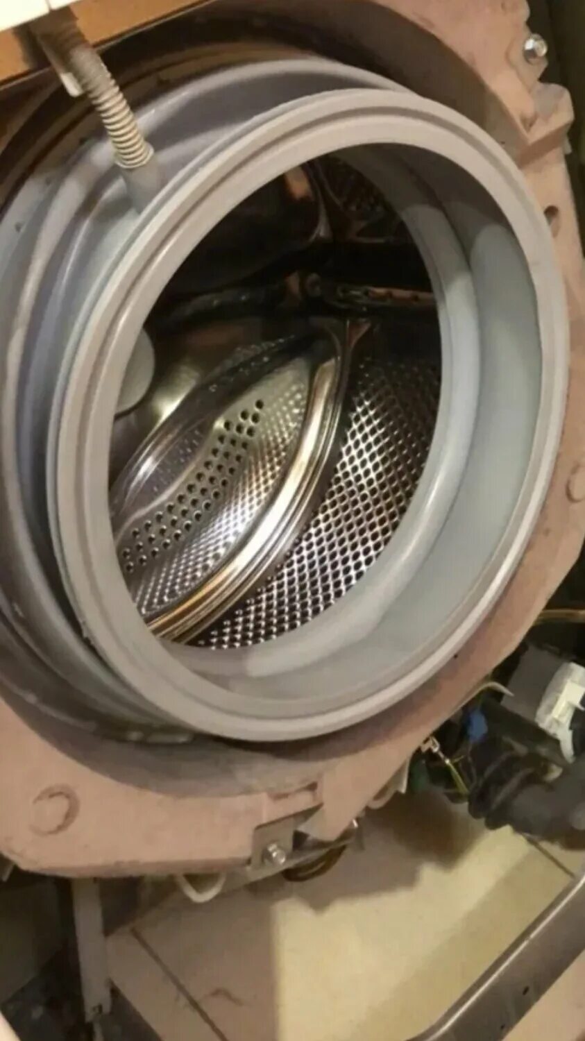 Металлический бак стиральной машины Индезит. Пружина манжеты люка стиральной машины. Манжеты на стиралки Индезит.