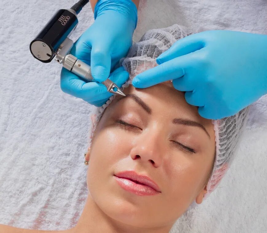 Татуаж бровей процесс. Работа мастером перманентного макияжа. Перманентный макияж. Работа мастером перманентного макияжа. Перманентный макияж.