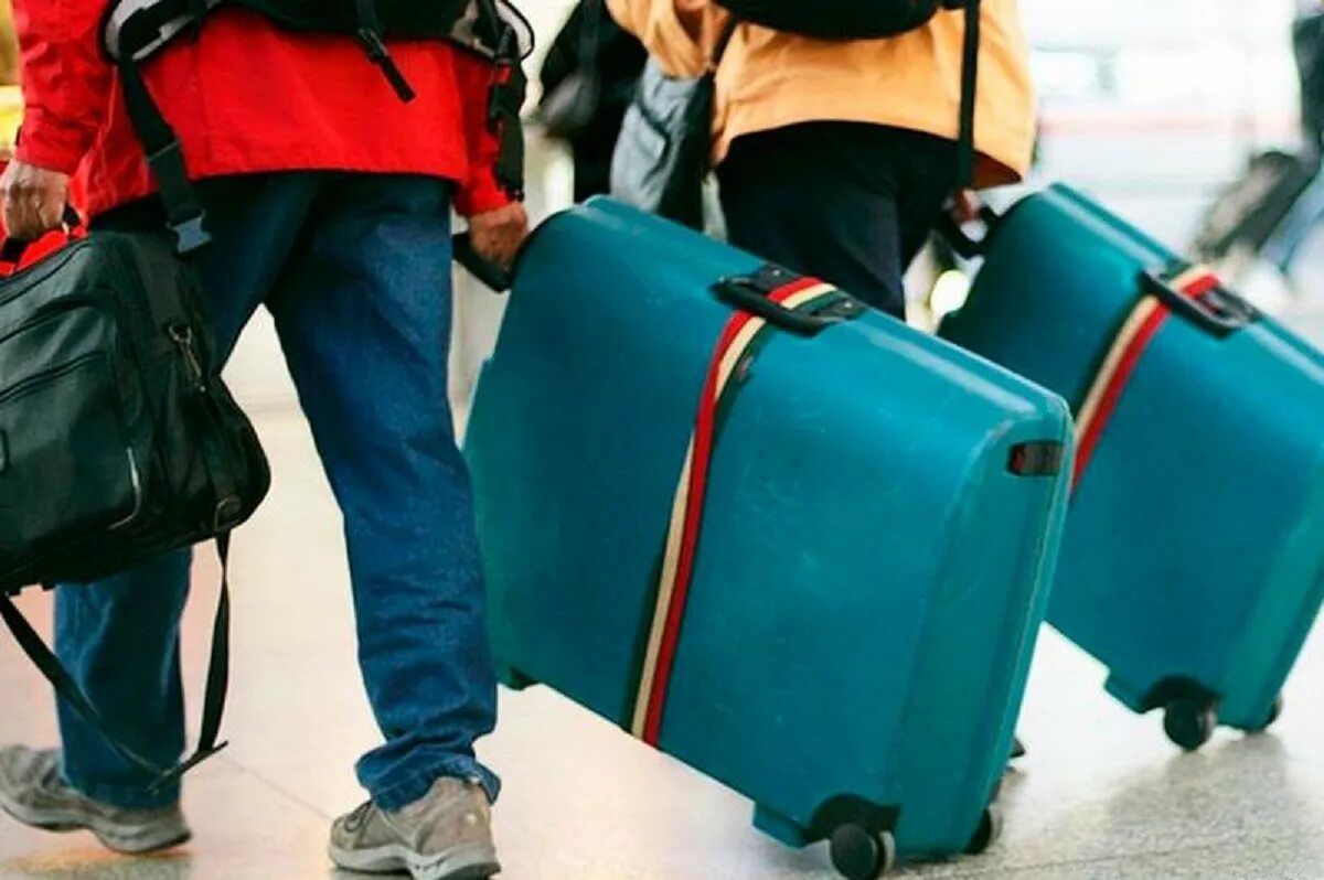 Эмиграция переезд. Эмиграция. Отток населения. Эмиграция молодежи. Люди уезжают.