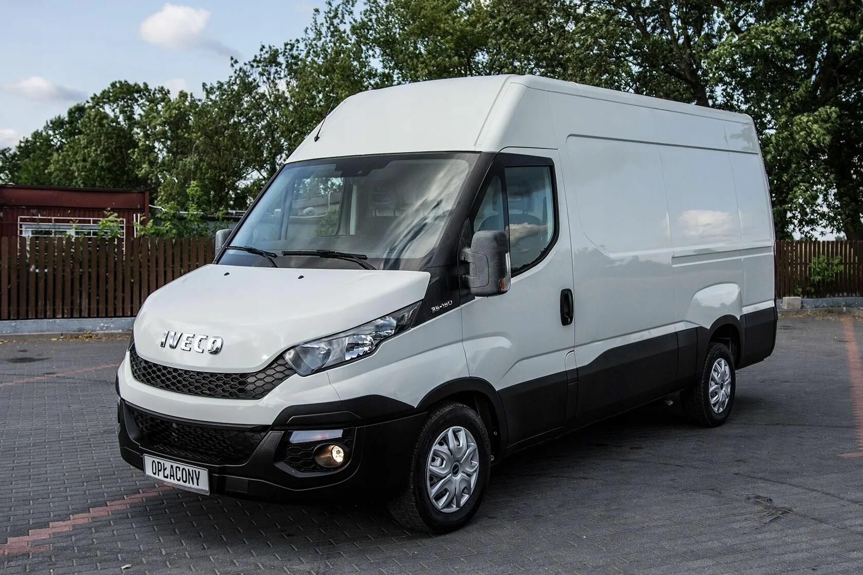 Ивеко дейли цельнометаллический. Iveco Daily 35s15. Iveco Daily 35. Ивеко Дейли цельнометаллический фургон. Iveco Daily 35 180.