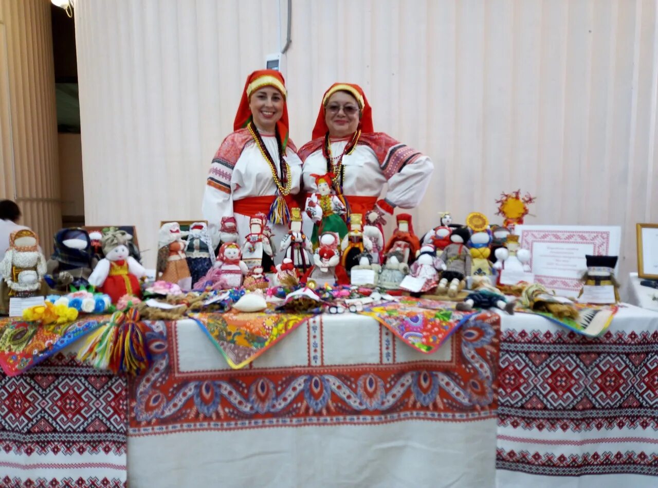 Народными промыслами екатеринбург. Выставка нхп. Выставка народных промыслов в москве. Ярмарка народных промыслов. Ярмарка фестиваль.