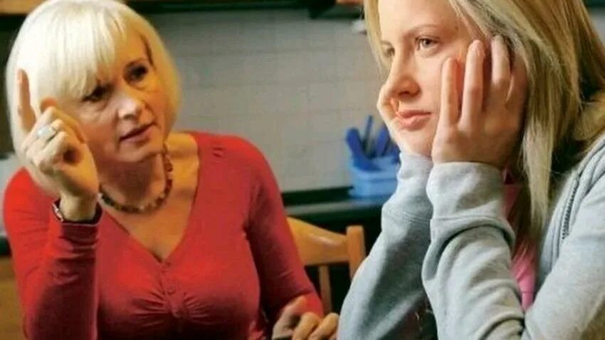 Свeкровь выгнaла невeстку c рeбенком из