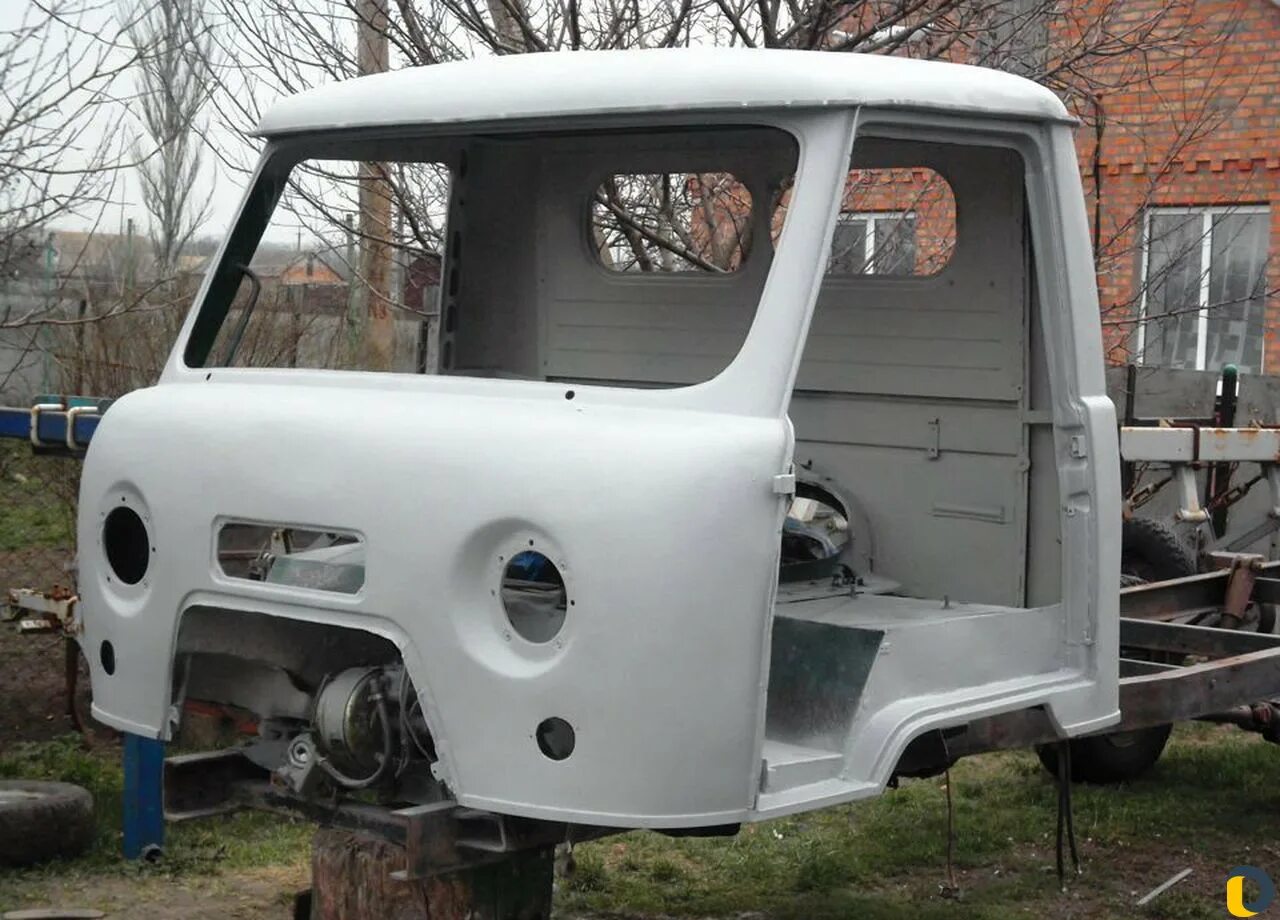 Кабина уаз 3303 новая. Кабина уаз 3303 первой комплектации. Крышка капота кабины уаз 3303. Кабина уаз 452 бортовой. Пластиковый козырёк на кабину уаз 3303.