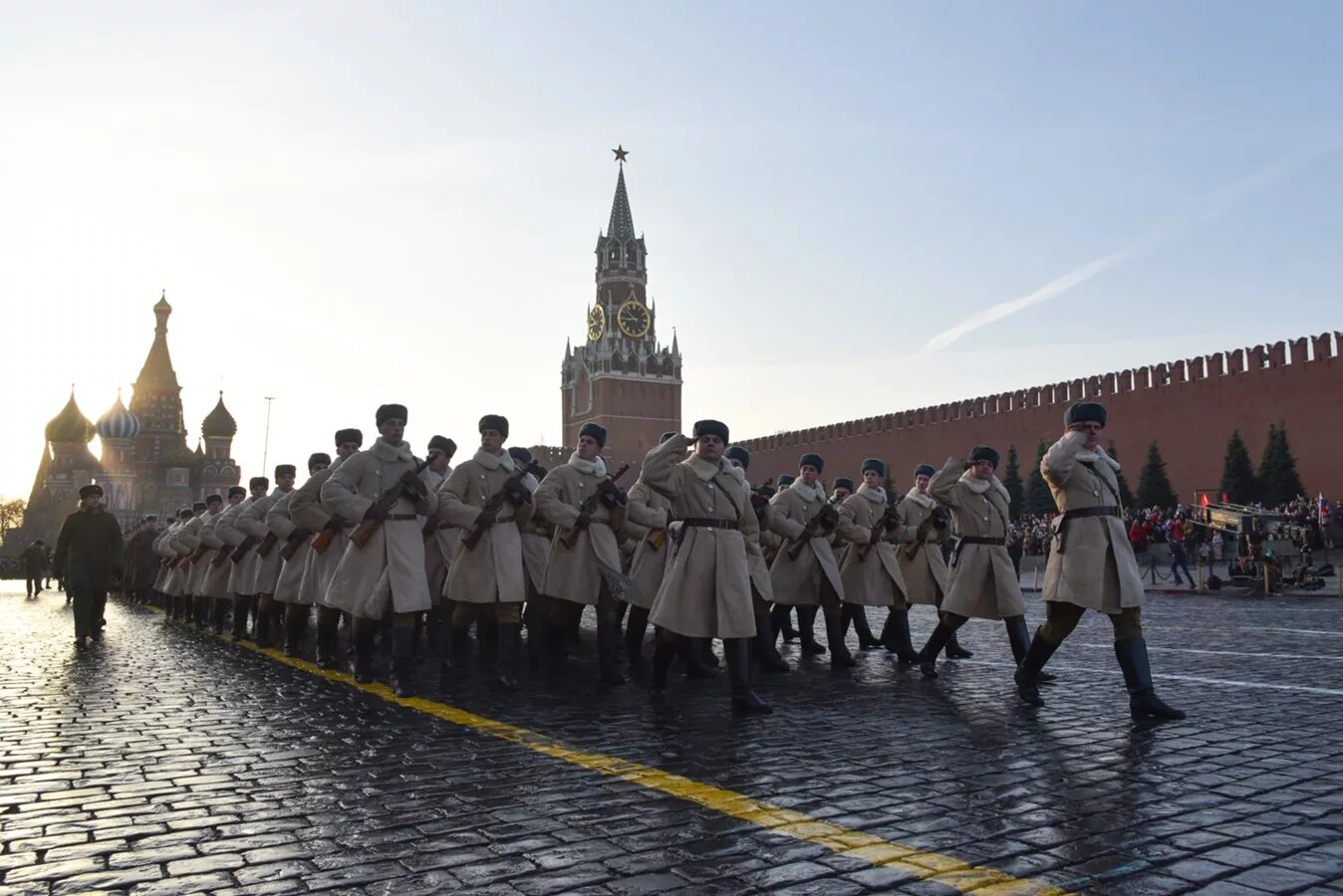 Парад на красной площади 1941. Парад в Москве 7 ноября 1941. Парад на красной площади 7 ноября 1941. День воинской славы парад 7 ноября 1941 года в Москве на красной площади.