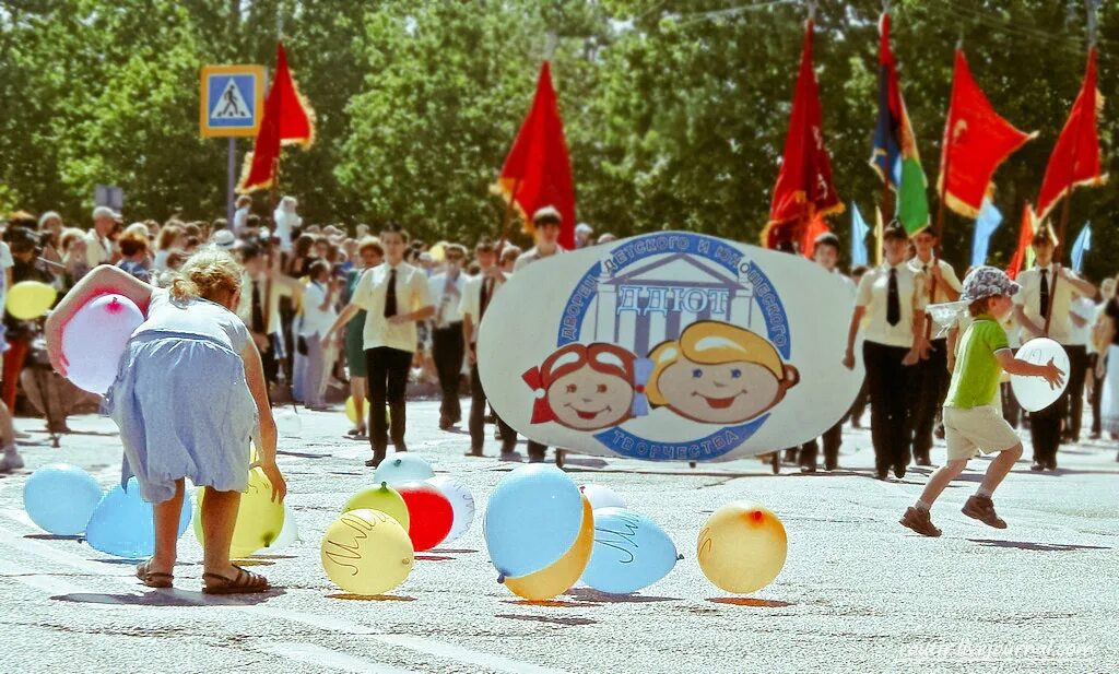 День пионерии в севастополе. Парад союз. Парад победы на красной площади 1980. Демонстрация на красной площади 1 мая ссср. Парад союз.