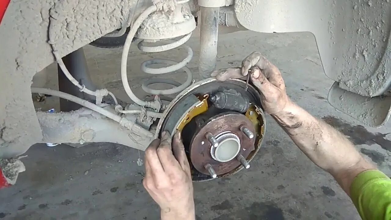 Как заменить заднюю Как заменить задний амортизатор Mini Cooper R50 1.6 2004 г.