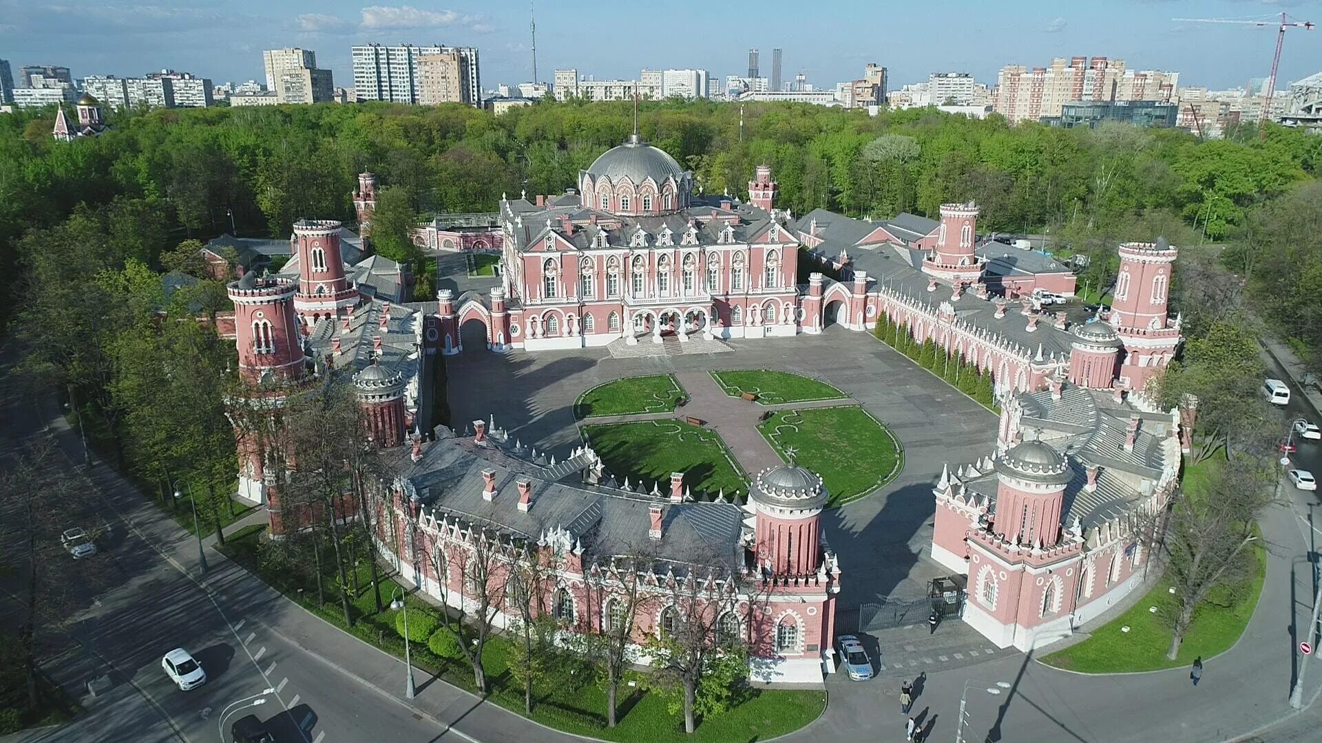 Петровский путевой дворец в Москве. Петровский парк Москва. Петровский путевой дворец Динамо. Петровский путевой дворец Царицыно. Петровский парк сайт парка