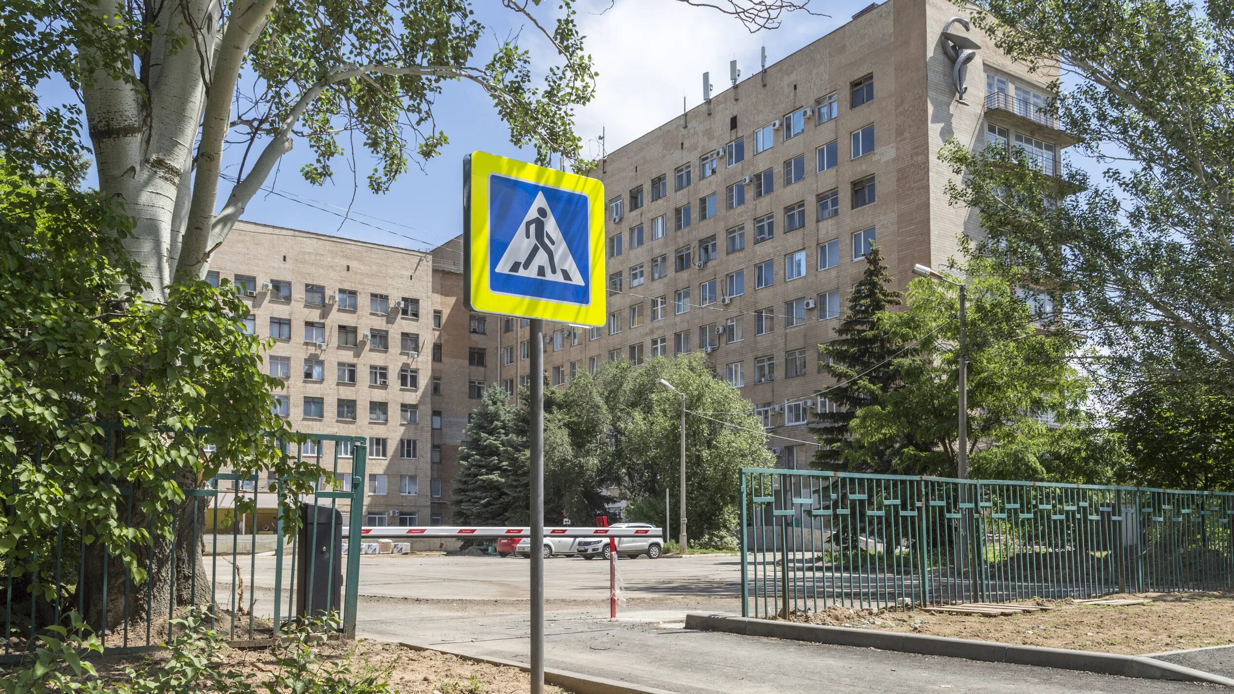 Поликлиника фишера волжский. Гкб 1 фишера волжский. Фишера больница волжский поликлиника. Больница фишера волжский. Фишера.