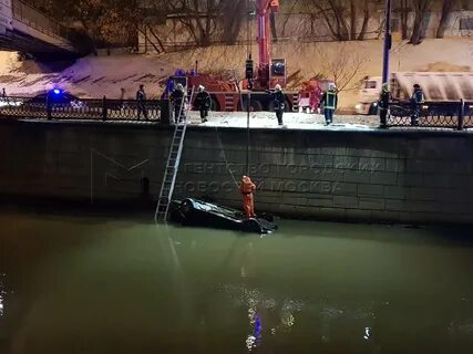 Упал в москву реку