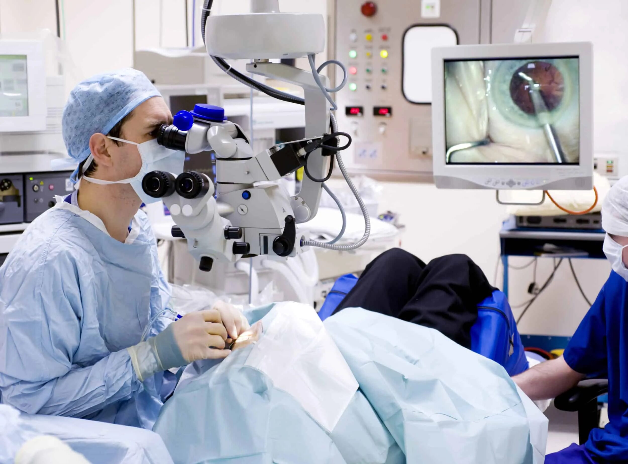 Стоимость операции. Лазерная хирургия глаукомы. Микрохирургические операции.