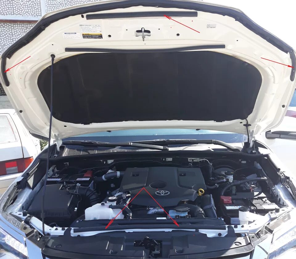 Уплотнитель для капота fortuner. Капот тойота фортунер. 7 капот. Дефлектор капота хром тойота фортунер 2021. Капот тойота фортунер.
