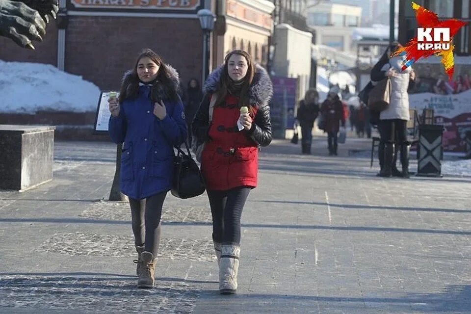8 градусов что одеть. Иркутск зимой с градусами. В чем ходить в апреле. Февраль в Иркутске. Москва во что одеться в марте.