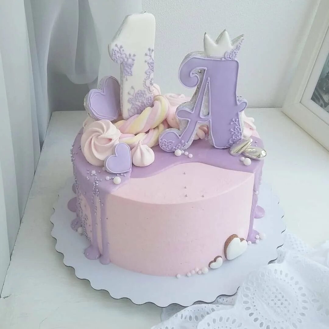 На год красивый торт девочке. Торт на 1 год девочке. Торт на 1 годик девочке. Тортик на годик девочке. Торт на 1 годик длдля девочки.