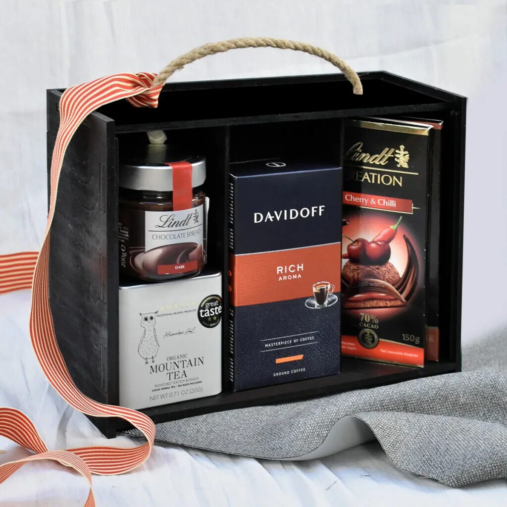 Richard b. Подарок коробочка с деньгами. Подарочный сертификат на ресницы шаблон. Rich gift. Подарочный набор ричкгт.