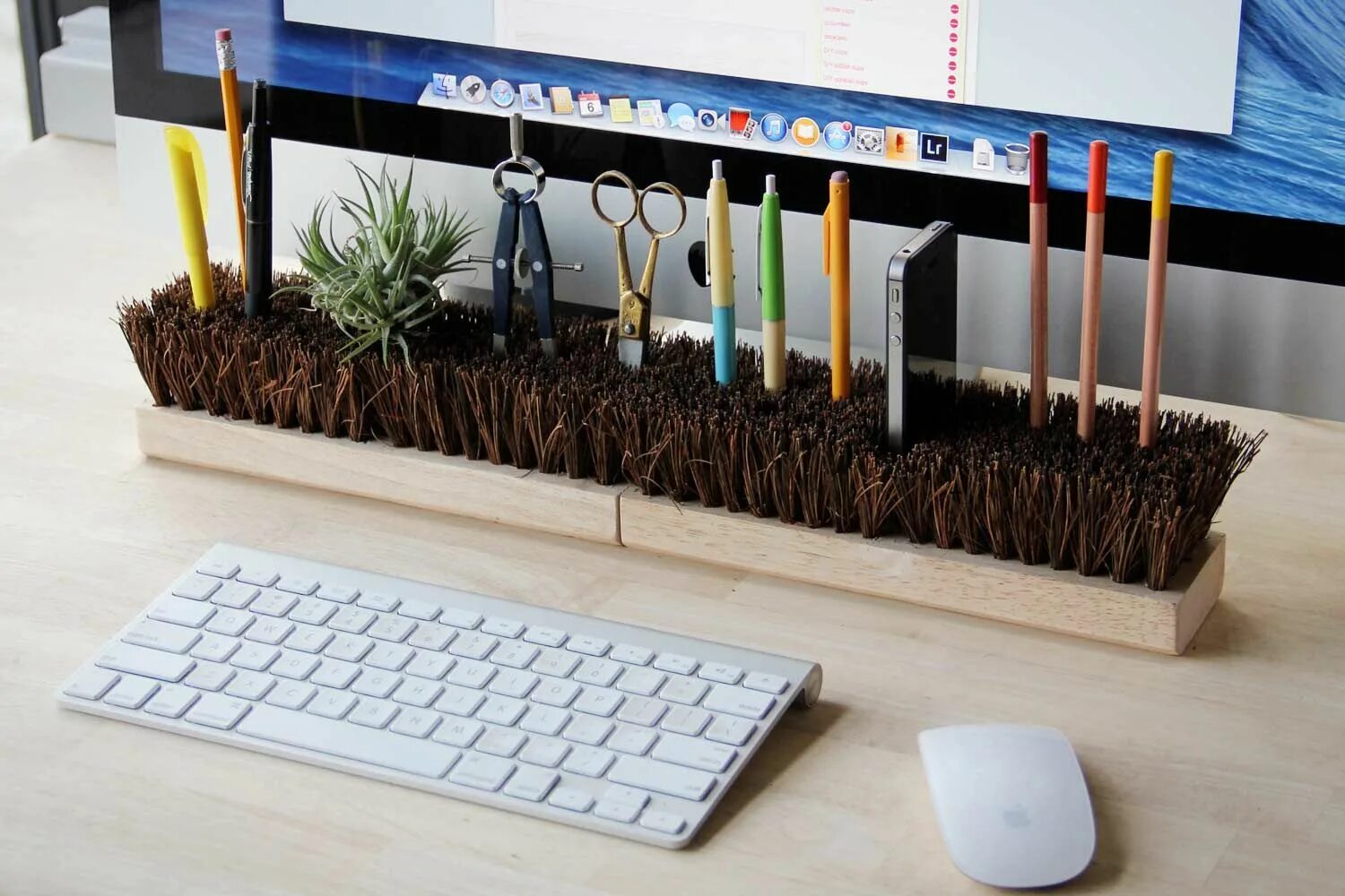Easy desktop organizer