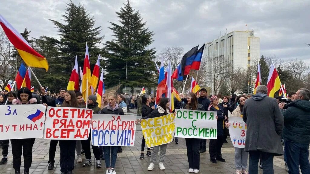 Митинг правды. Плакат поддержки. Донбасс против фашизма. Плакаты в поддержку Донбасса.