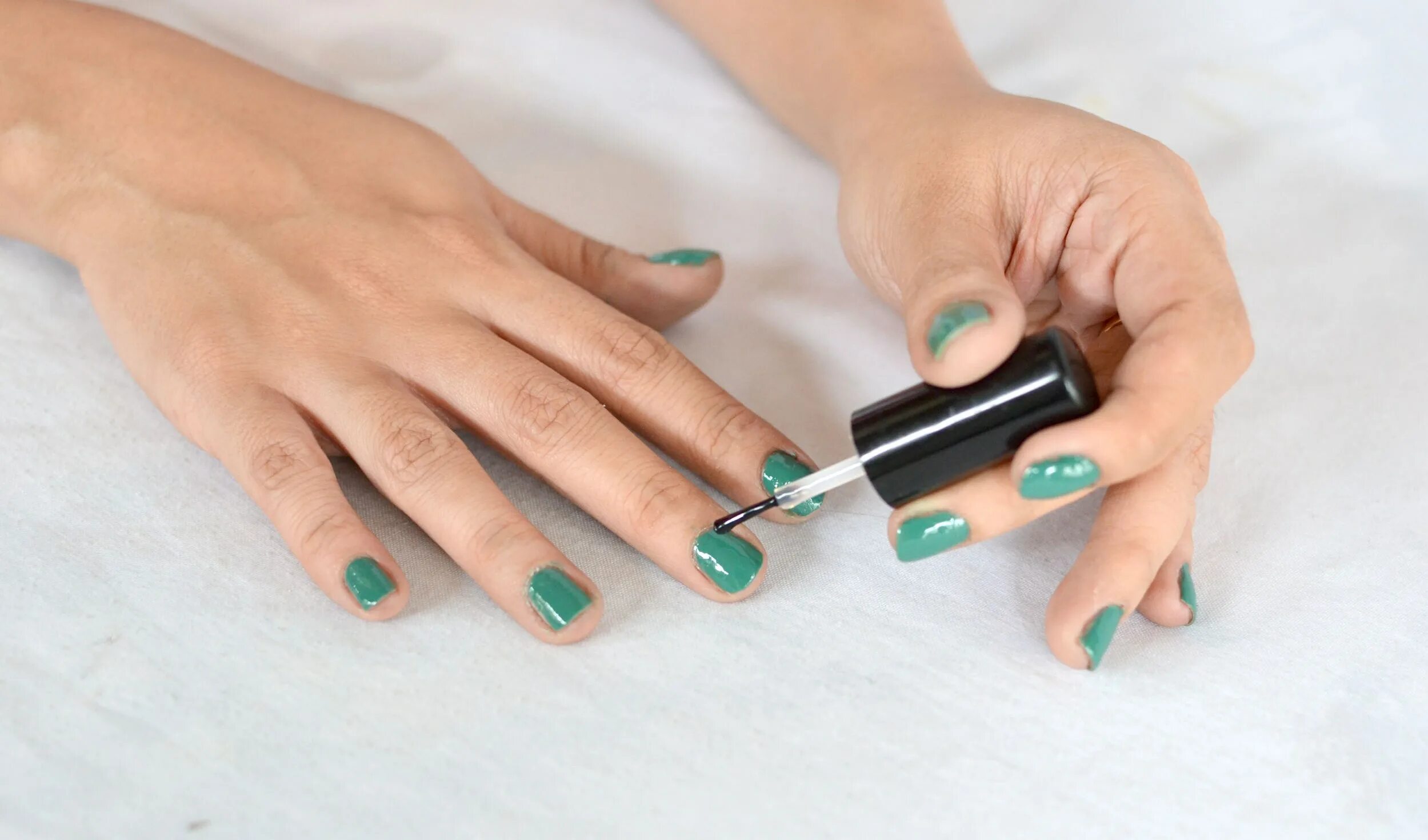 Лак быстрее высохнет. Лак для ногтей. nail polish manicure. бумажные лаки для ногтей. презентация маникюр виды маникюра.