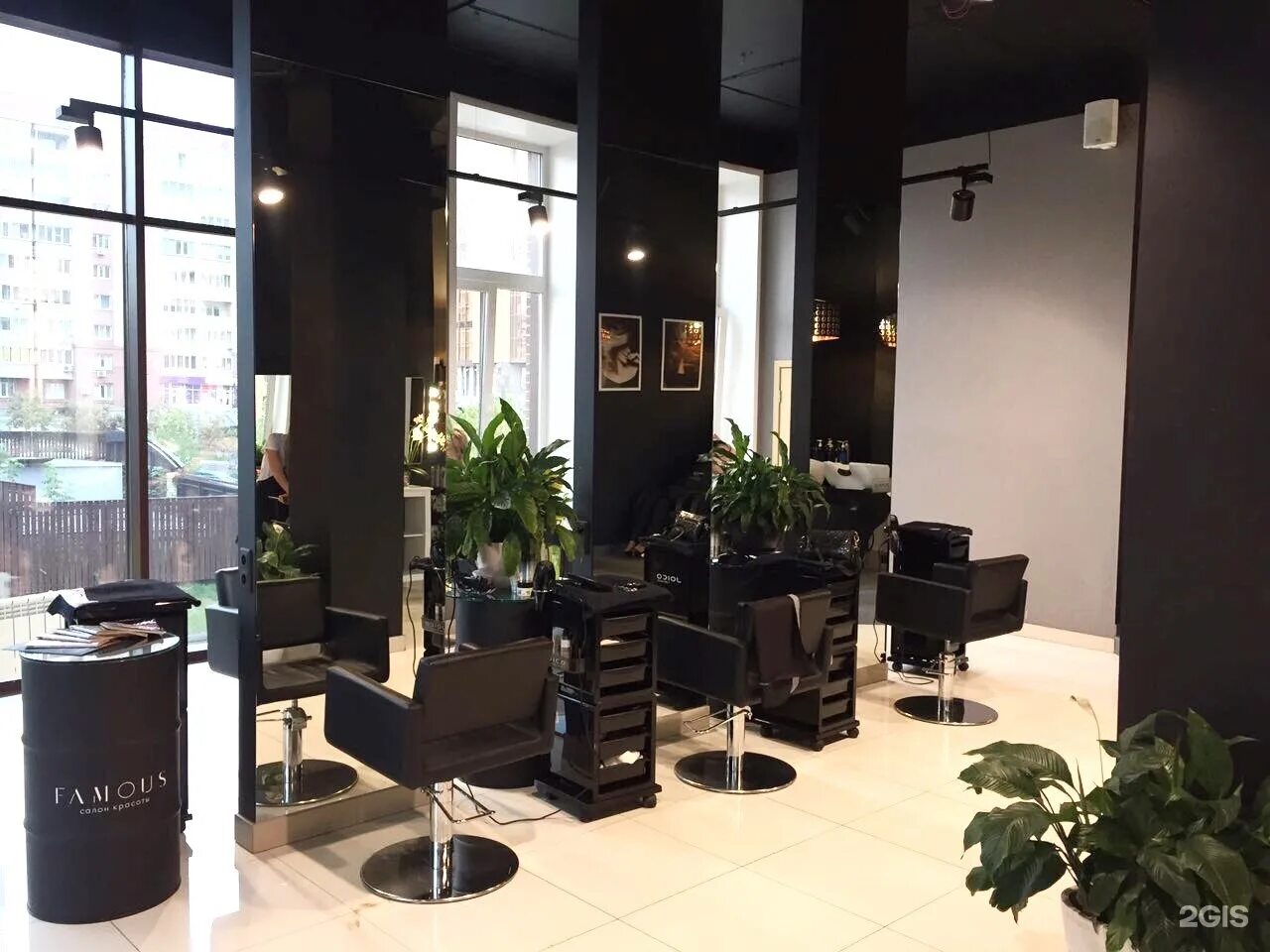 Салон красоты екатеринбург. Новосибирск работа парикмахерских. Место парикмахера. Новосибирск работа парикмахерских. Салон красоты новосибирск.
