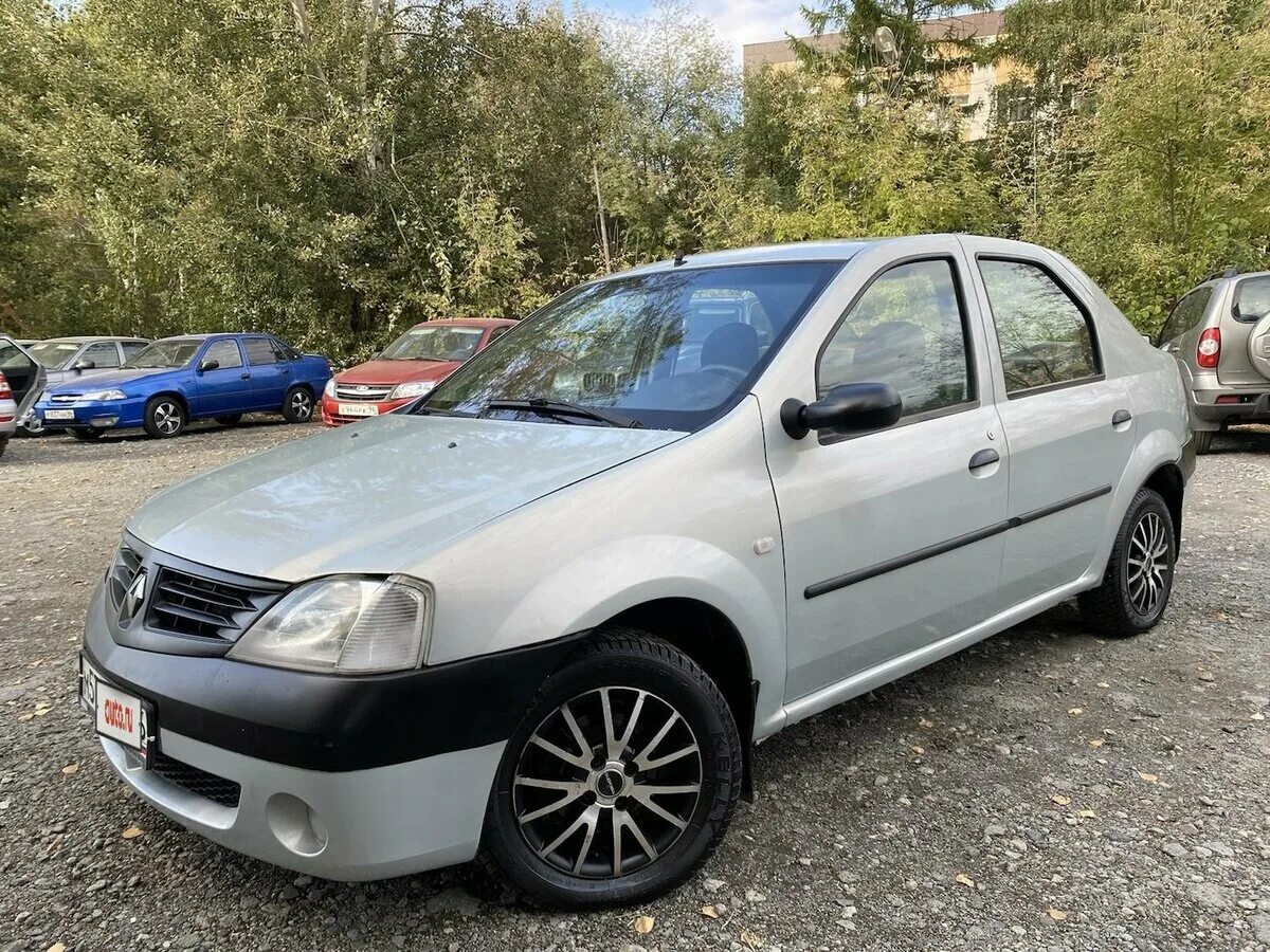 Купить б/у Renault Logan I Рестайлинг 1.4 MT (75 л.с.) бензин механика в Москве: