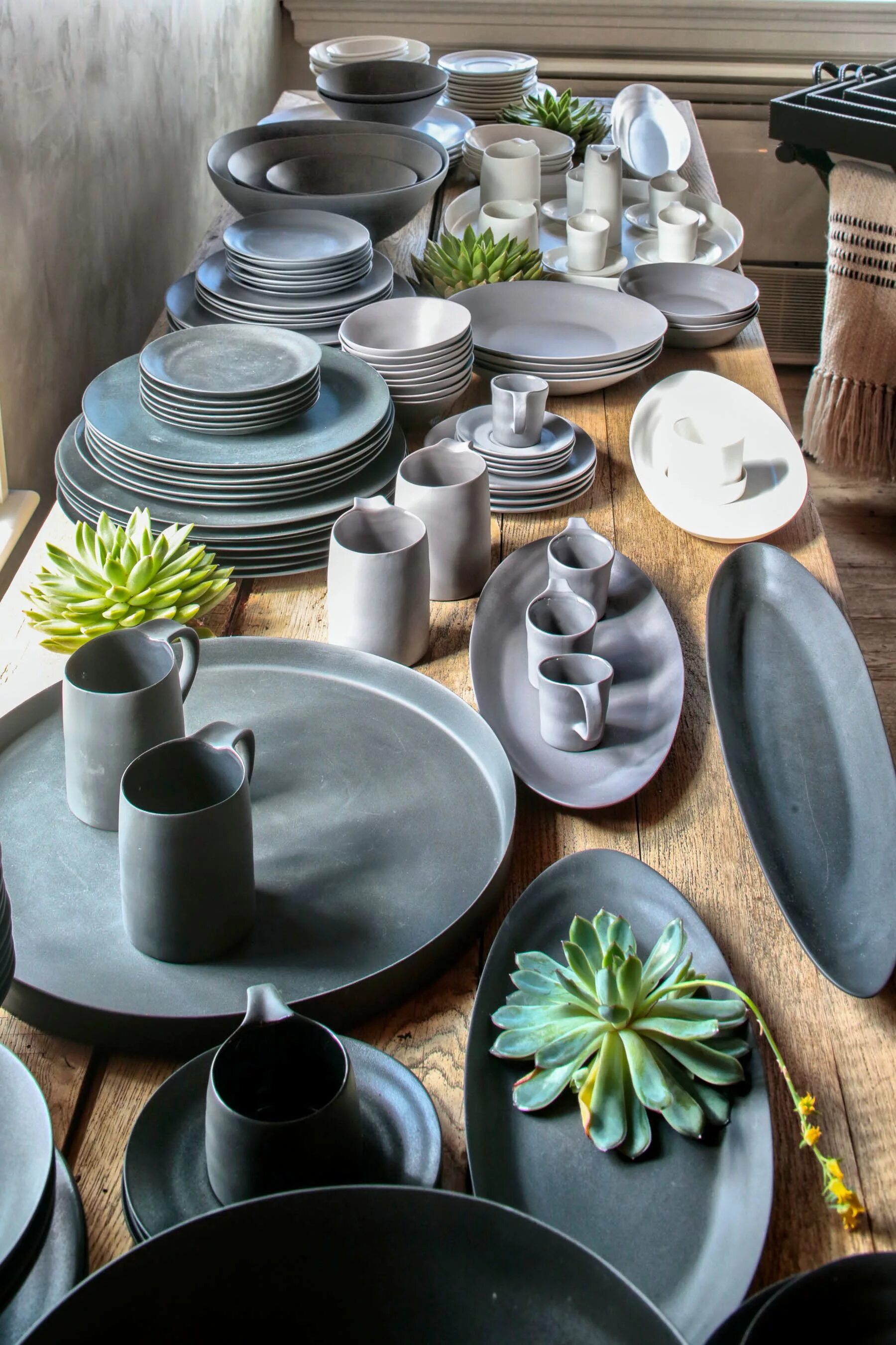 ФЭРГРИК икеа. Посуда Noah Tableware. Тарелка для сервировки. Дизайнерская керамическая посуда.