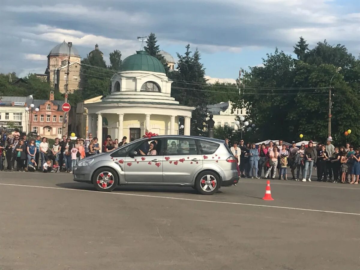 Москва торжок на машине. Торжок машина. Автомобиль в Торжке. Сотрудники ДПС Торжок. Киберзона Торжок.