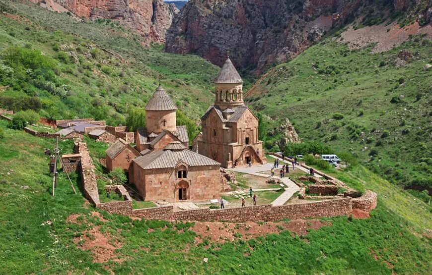 Хор вирап армения. Хор вирап армения фото. Гора арарат и хор вирап. Монастырь хор вирап. Ejmiacin mayr ator.