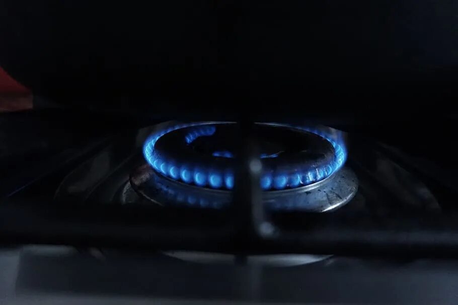 Огонь газовой плиты. Пламя конфорки. конфорка с огнем. газовая плита огонь. газовая конфорка маленькая.
