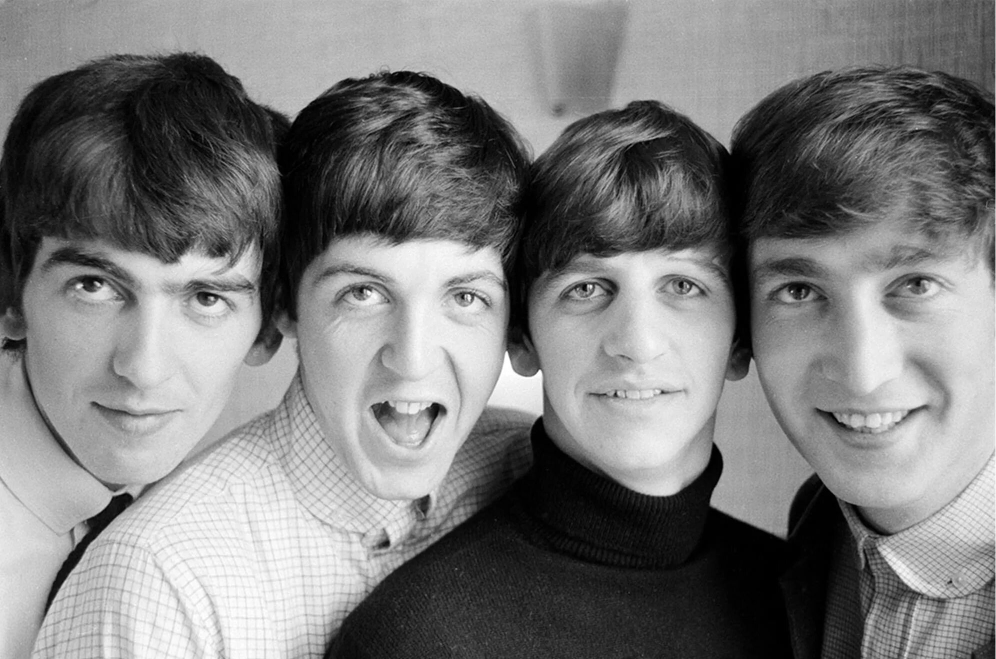 Фото группы битлз. Группа the Beatles. Ринго Старр и пол Маккартни 1964. Beatles 1990. Группа Битлз Битломания.