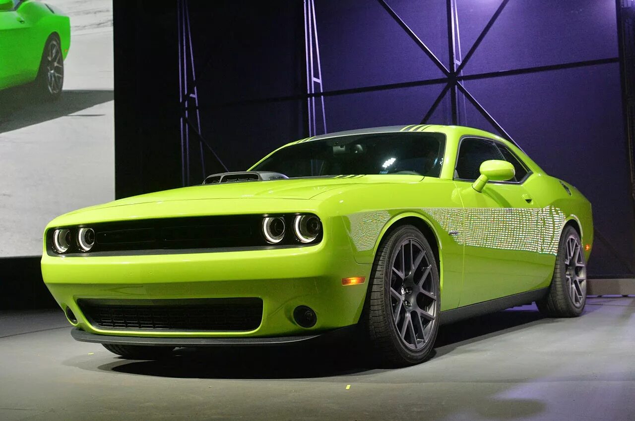 Новый челленджер. Dodge Challenger 2015. Dodge dodge Challenger 2015. Dodge Challenger srt8 2015. Додж Челленджер новый.