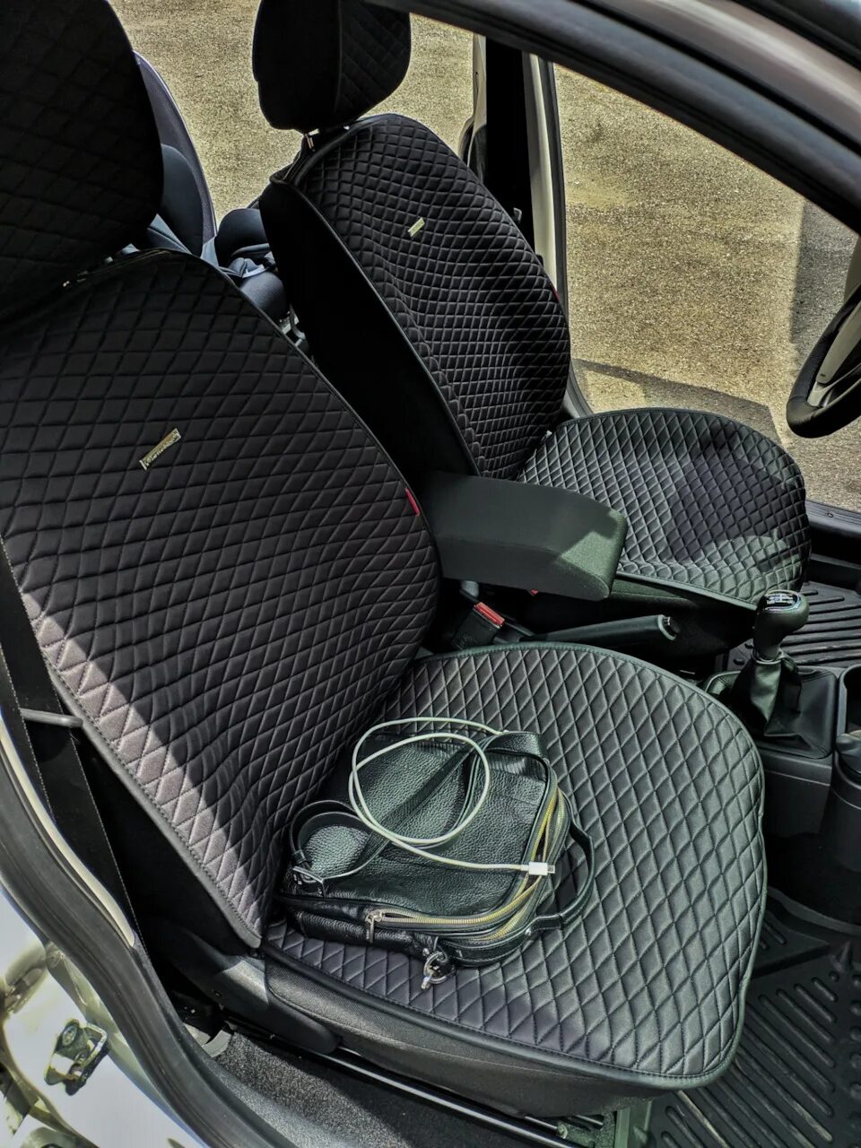 Накидки на сиденья автомобиля гранта. Накидки на сиденья автомобиля гранта. Лада гранта лифтбек 2020 накидки на сиденья. Накидки на сиденья лада гранта фл. Накидки на сиденья автомобиля гранта.