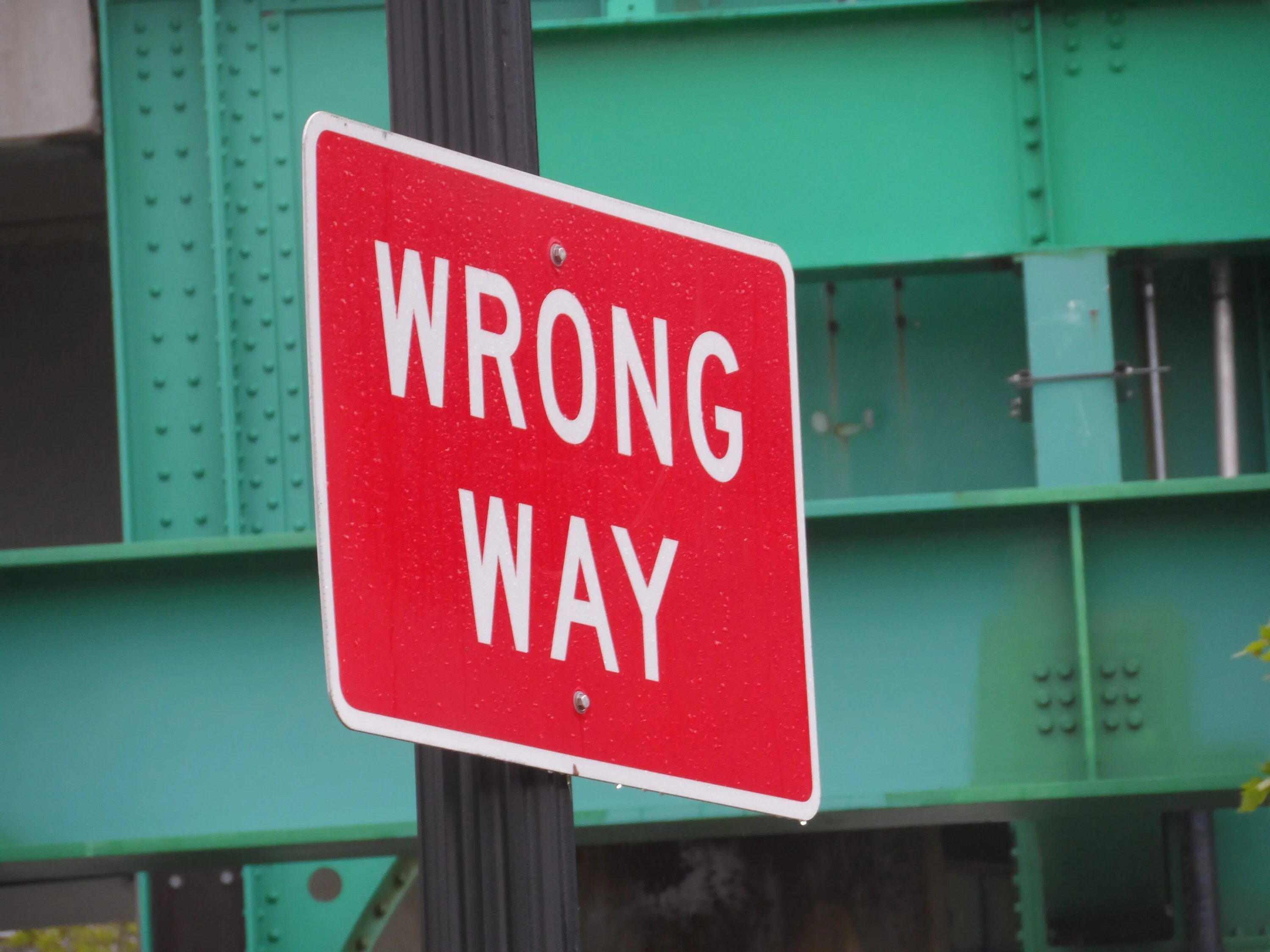 Wrong картинка. Надпись wrong. Rồng. Wrong way. Wrong sign sign