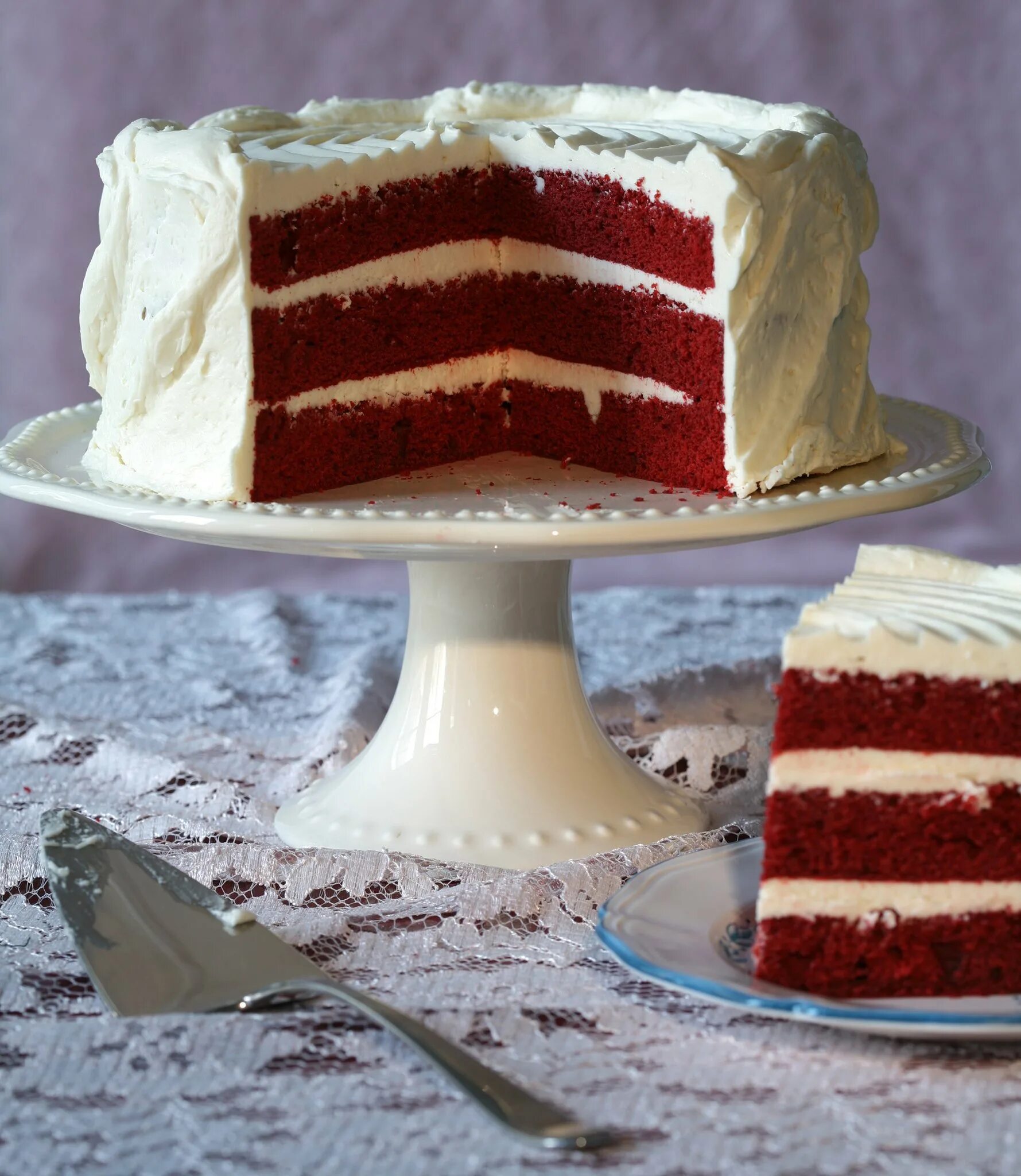 Тортабелла. Торт Парижанка. Свадебный торт красный бархат. Торт красный бархат в разрезе. Торт красный бархат на свадьбу.