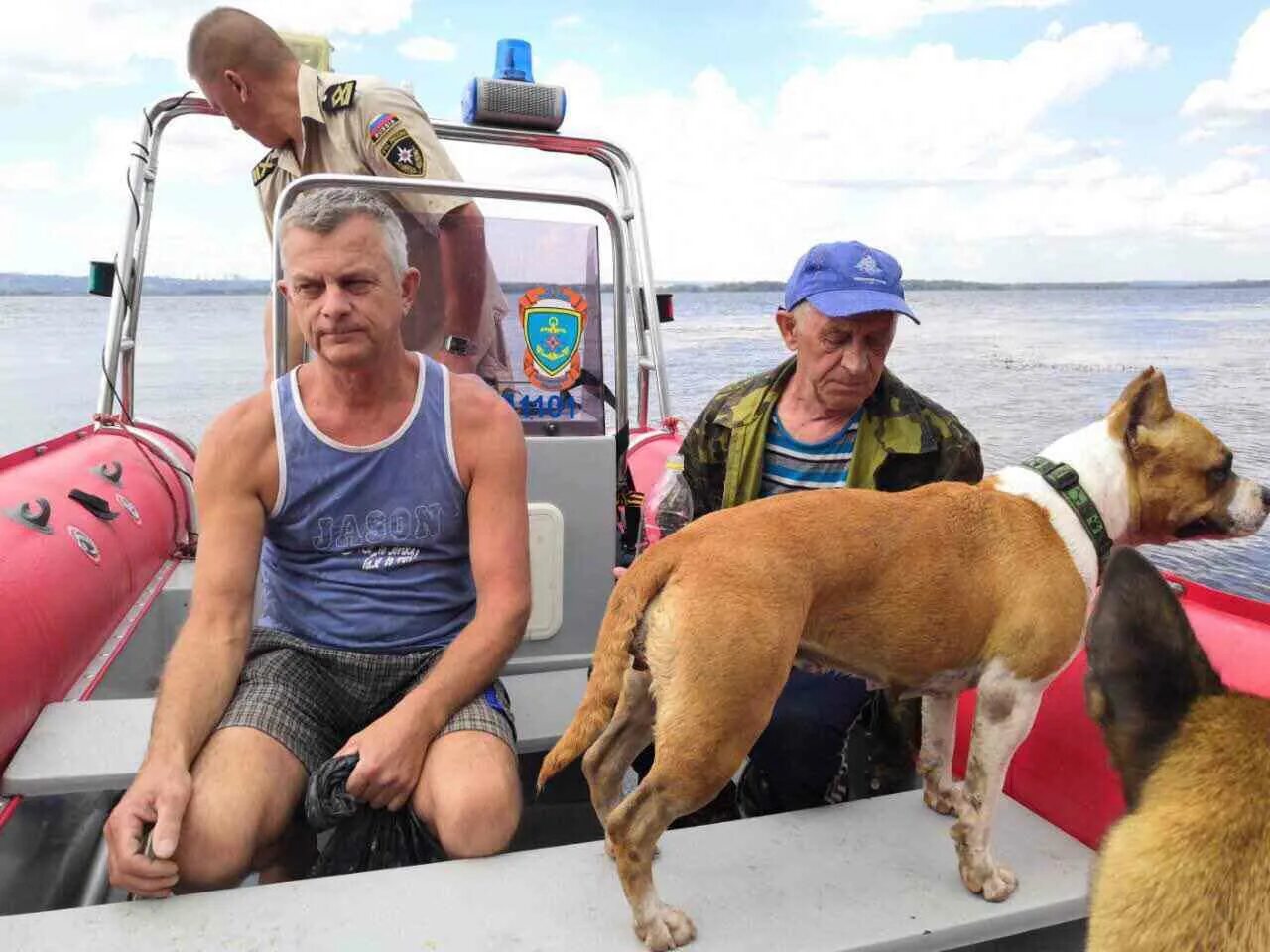 Спасатель островов. Как мужики отыскали на острове мужика. Как мужики отыскали на острове мужика. Мякинного хлеба значение. Необитаемые острова.